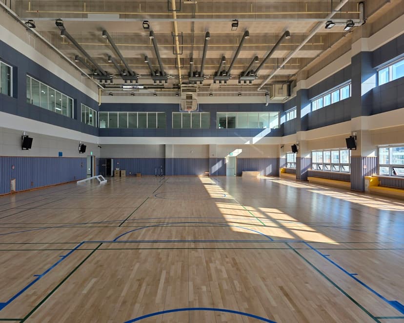 석수체육관 건립공사 중 목수장공사