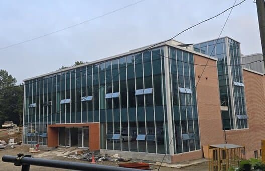 설악반다비 문화체육센터 건립공사 중 금속 및 창호공사